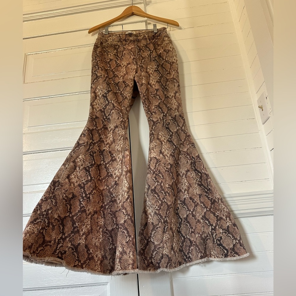Shyanne Snake Print Flare Pants size 29, 34 inseam - Brown